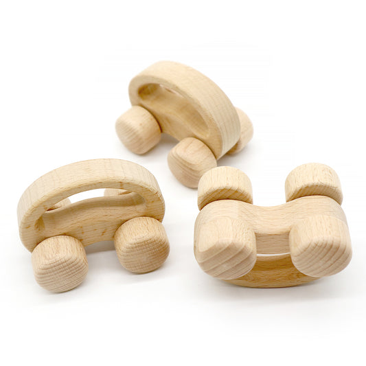 Auto de madera natural Montessori con ruedas, vista en grupo