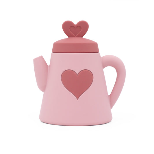 Tetera de silicona rosa con tapa de corazón.