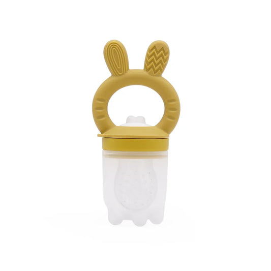 Alimentador de frutas para bebés con mango en forma de orejitas, color mango.