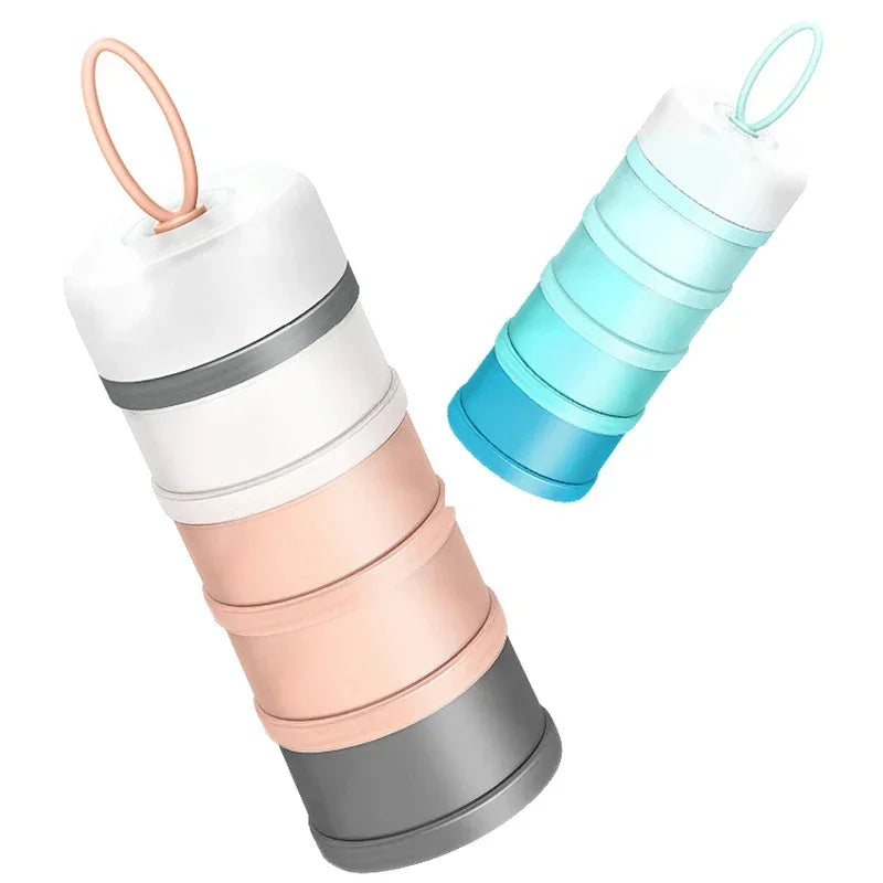 “Dos dispensadores apilables: rosa empolvado con gris topo y celeste degradado.”