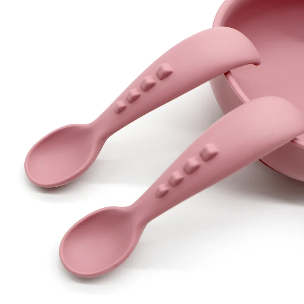 Set Dino Spoon y Dino Fork de silicona para bebés, diseño ergonómico y seguro.