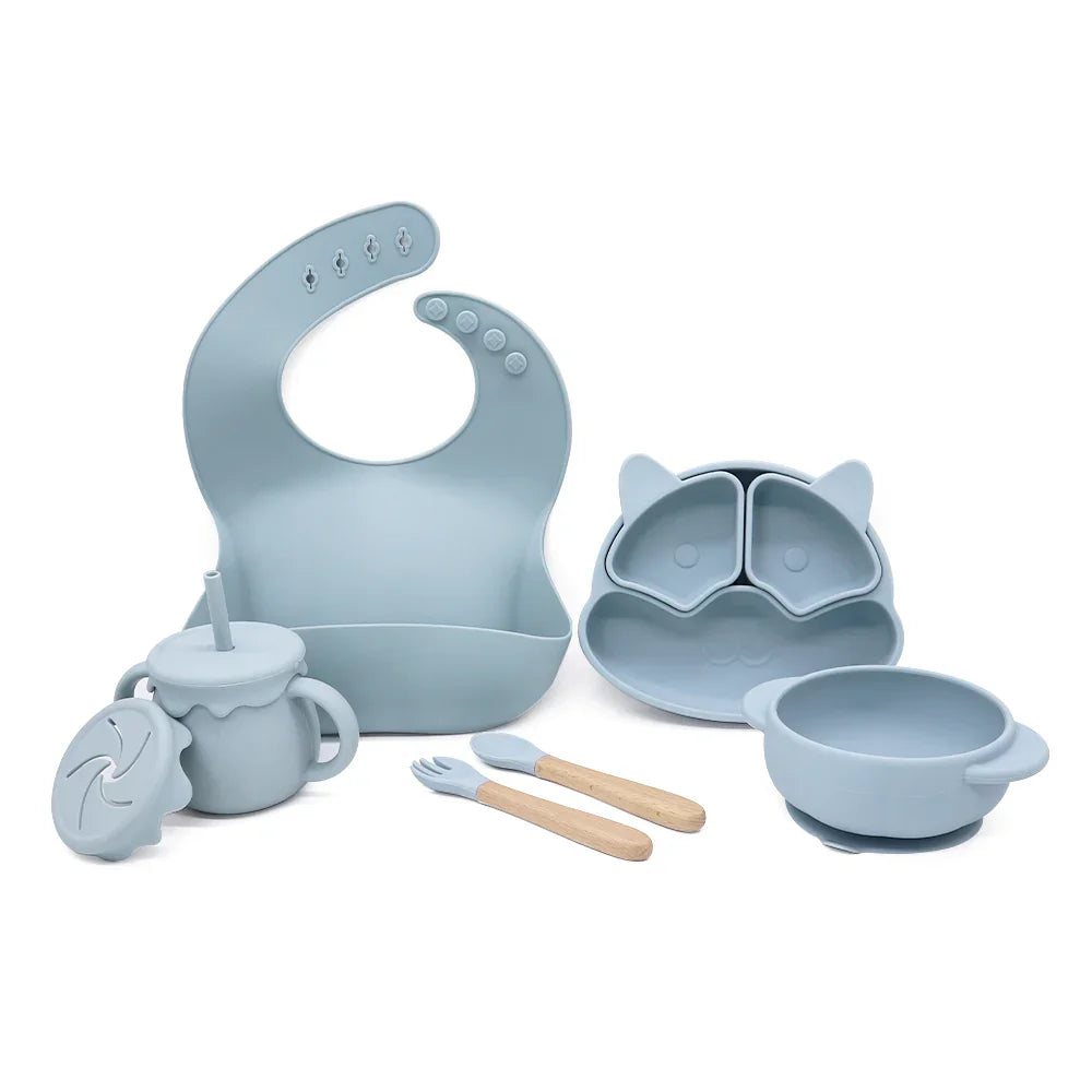 Set Puppy completo de silicona para bebés con babero, bowl, plato perrito, vaso 3 en 1 y cubiertos, color azul empolvado.